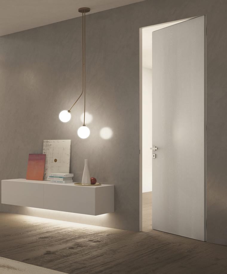 Porta interna laccata bianca a tutta altezza in un ingresso contemporaneo
